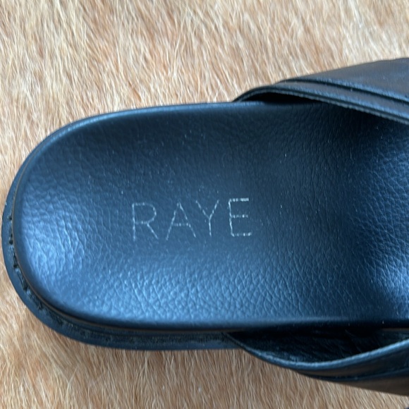 Rate Arlo Sandal in Black - Picture 6 of 12